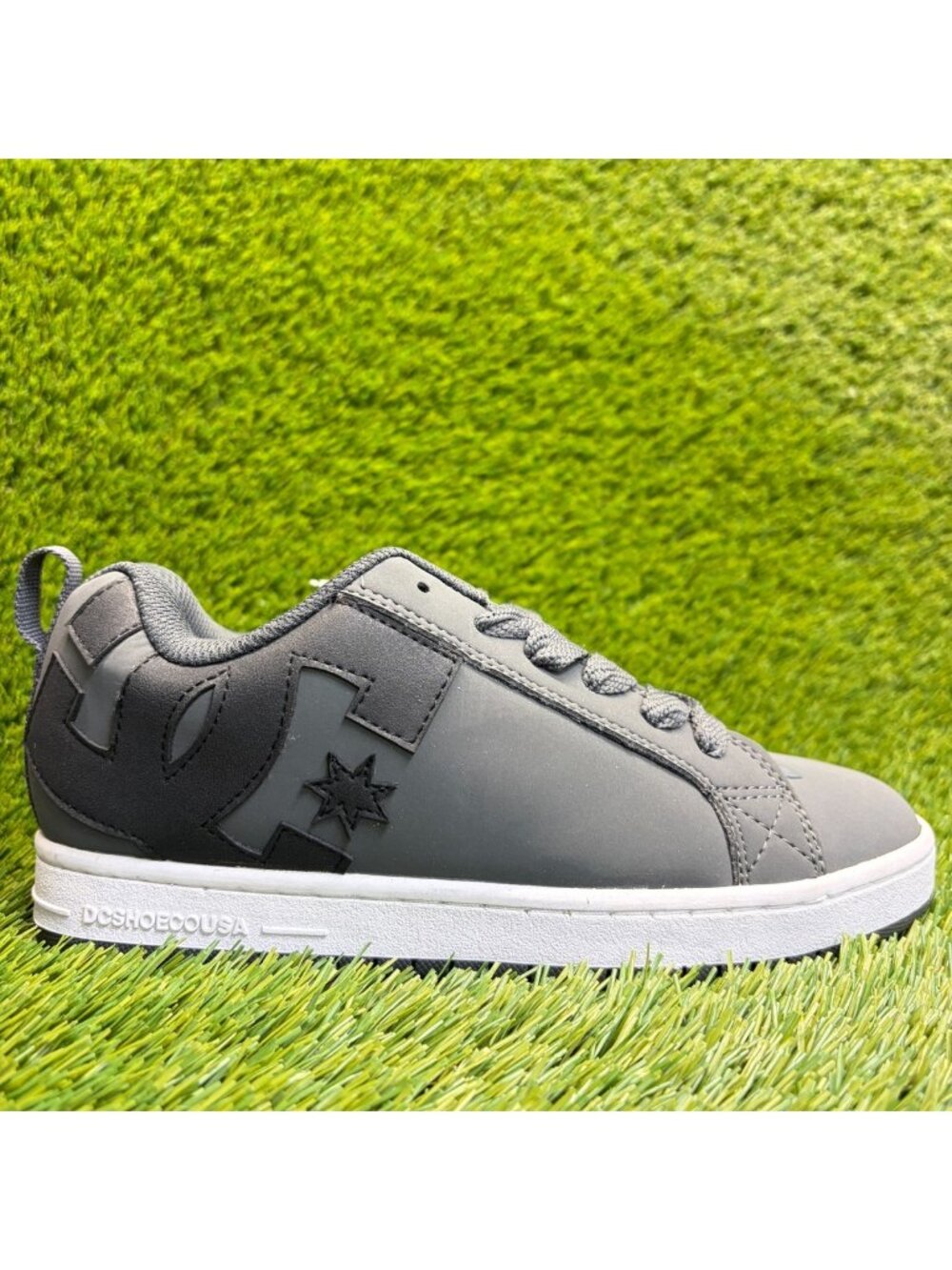 DC Court Graffik Mens Size 6.5 Gray Black Athletic Leather Skate Shoes Sneakers